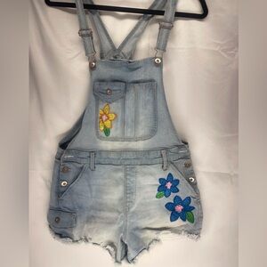 No Boundaries * Overall Shorts, Juniors 11/13 Embroidery detail